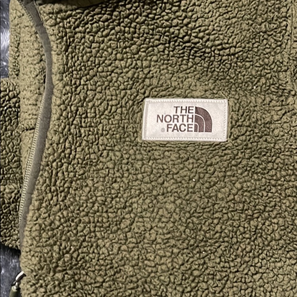 Like New Northface 3/4in zip up